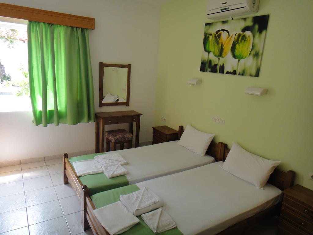 Bungalows Camping Kouyoni Gerakini Habitación foto
